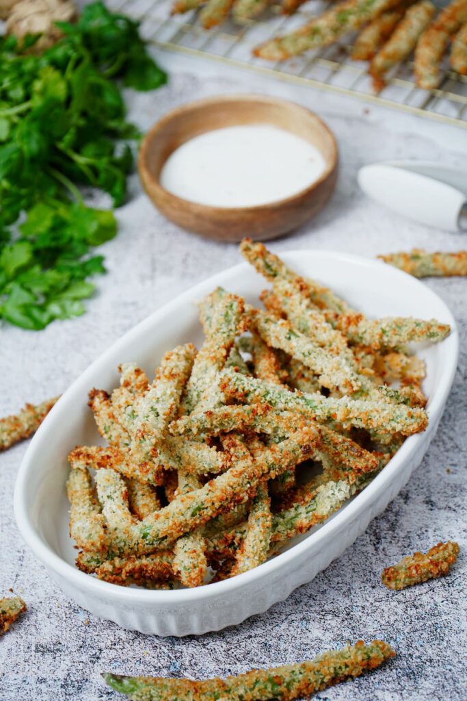 Air Fryer Green Beans With Spicy Dipping Sauce